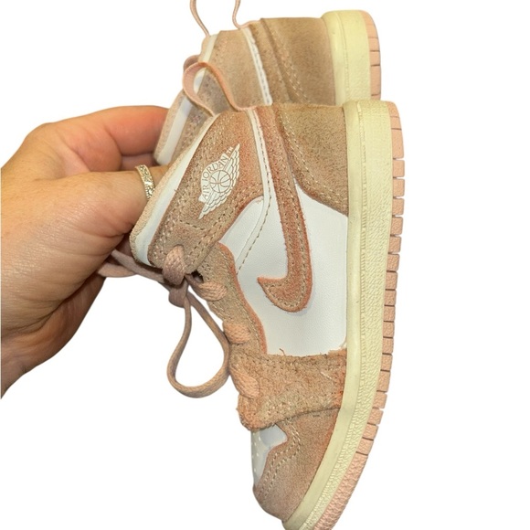 Pink and white baby Jordan’s - Picture 4 of 6